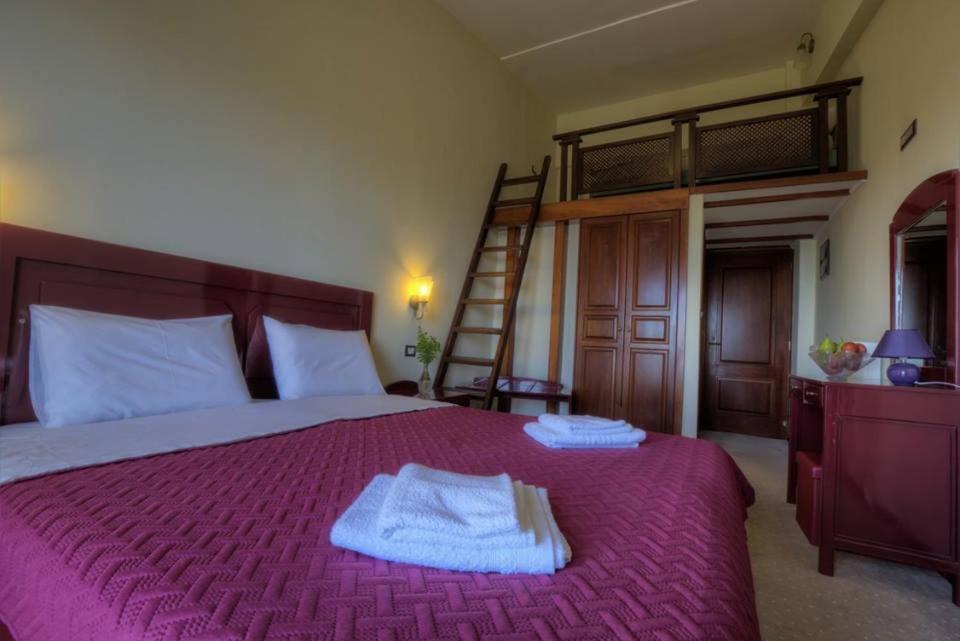 Hotel Isaraiko Spiti Agia Theodora Isaris Екстер'єр фото