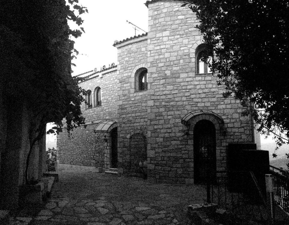 Hotel Isaraiko Spiti Agia Theodora Isaris Екстер'єр фото
