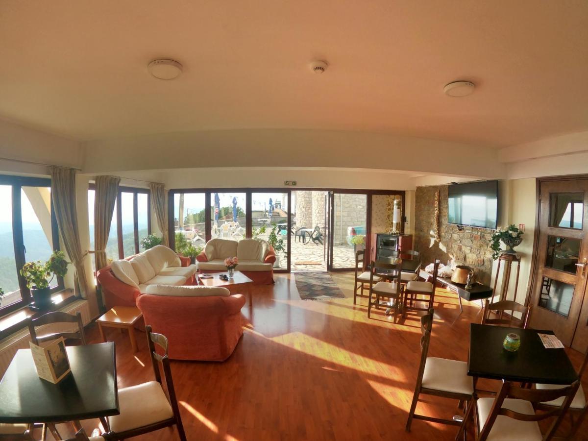 Hotel Isaraiko Spiti Agia Theodora Isaris Екстер'єр фото