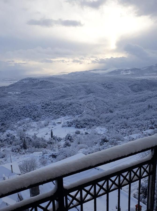 Hotel Isaraiko Spiti Agia Theodora Isaris Екстер'єр фото
