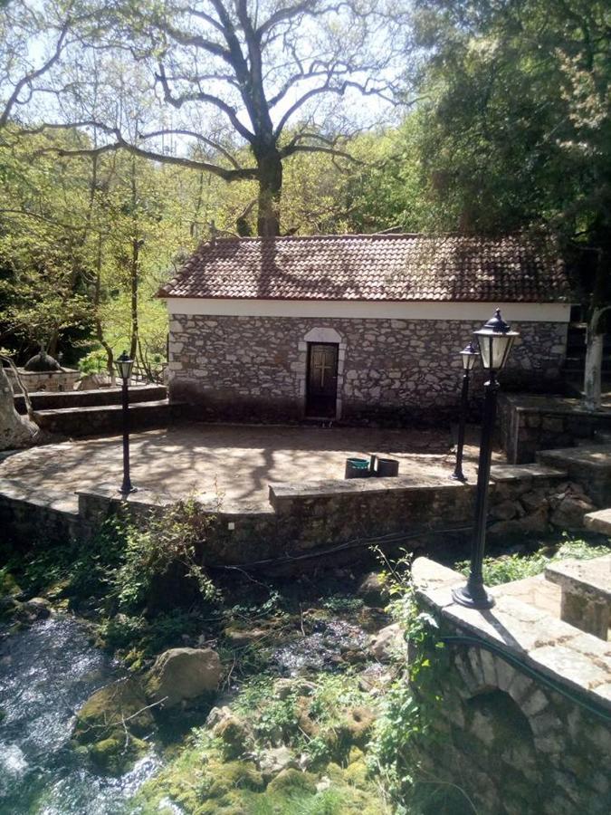 Hotel Isaraiko Spiti Agia Theodora Isaris Екстер'єр фото