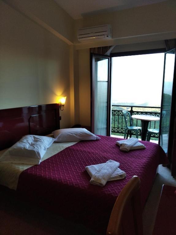 Hotel Isaraiko Spiti Agia Theodora Isaris Екстер'єр фото