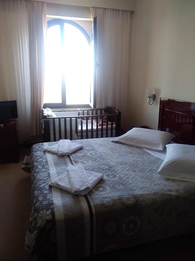 Hotel Isaraiko Spiti Agia Theodora Isaris Екстер'єр фото