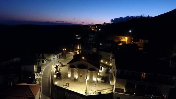 Hotel Isaraiko Spiti Agia Theodora Isaris Екстер'єр фото